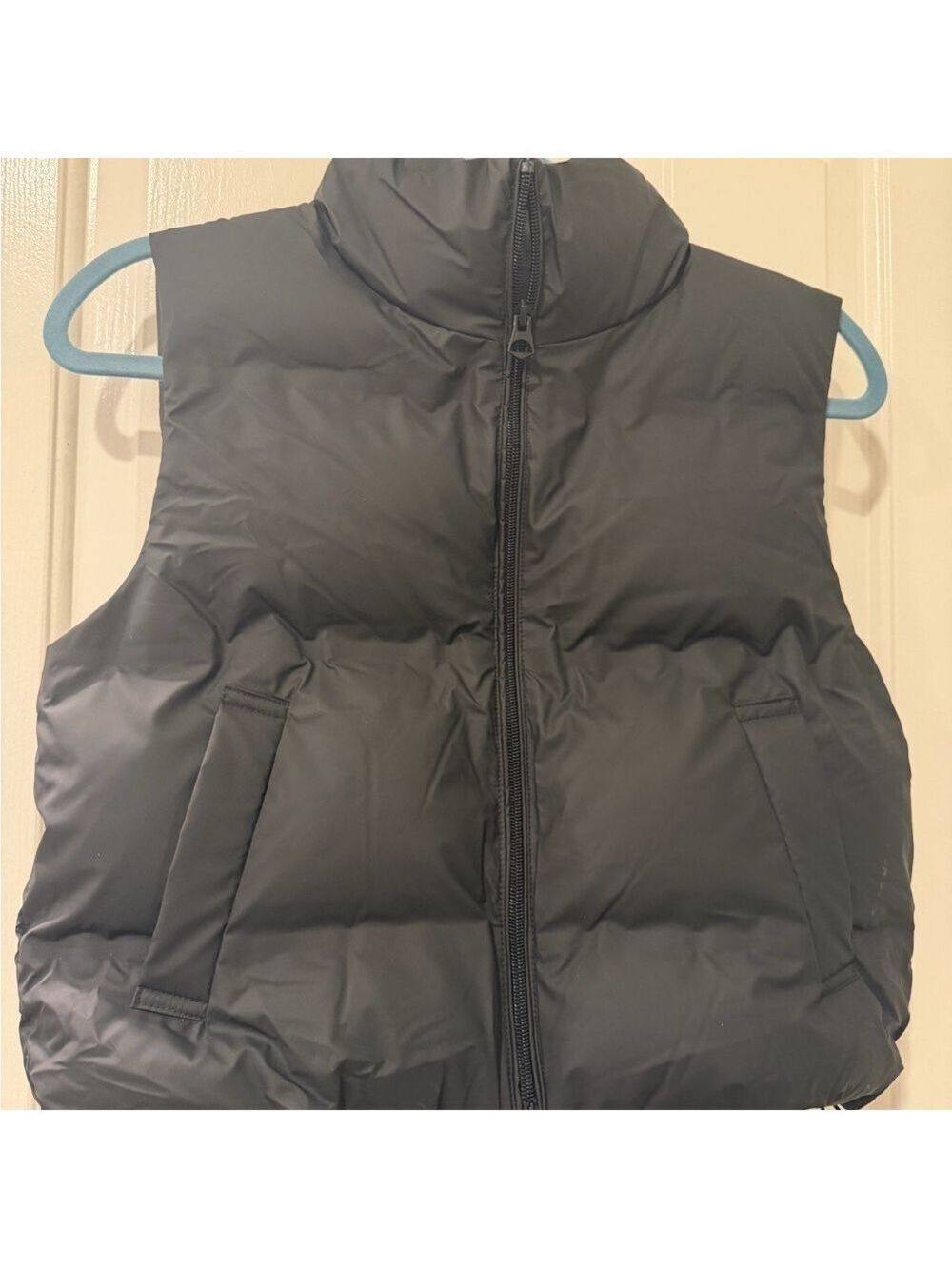 Lightweight Cropped Black Puffer Vest with Pockets NWT - Picture 2 of 5